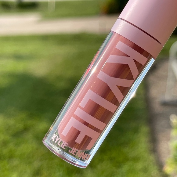 KYLIE COSMETICS High Gloss In 802 Candy K (Warm Pink Nude) - Picture 3 of 9